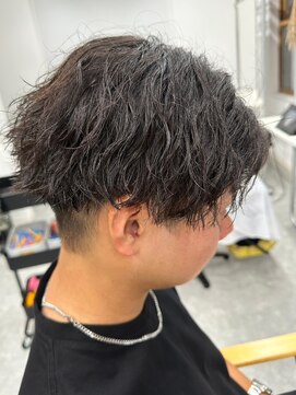 フゥ 宇都宮(FeU) センターパートツイストスパイラルパーマツイストパーマ刈り上げ