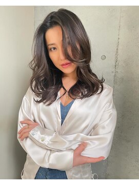 ブルックス ミディアムレイヤー レイヤーカット コントラストハイライト