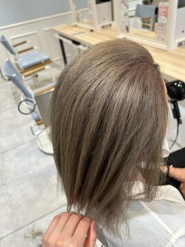 ニューヨークニューヨーク 阪急高槻店(NYNY) ★ワンレンミルクティーボブ20代30代40代◎大人可愛い結べるボブ