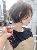 ひし形ショートボブパーマレイヤーくびれボブ秋色艶カラー
