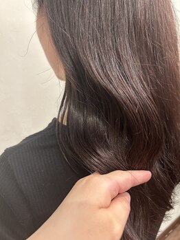 こだわりの商材を使用したトリートメントで髪の内側から補修！思わず触りたくなるような艶髪へ導きます♪