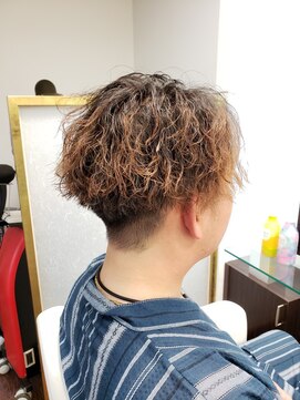 アムズヘアーファム 刈り上げ×強めツイストパーマ