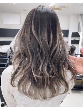 アライブ キチジョウジ(ALIVE Kichijoji) エアータッチバレイヤージュ白髪ぼかし／ケアブリーチハイライト