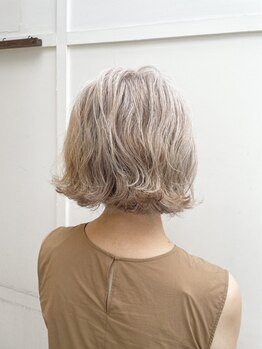 イヴァン アンド リズ 奈良店(IVAn ＆ LIZ)の写真/【口コミ4.86】グレイカラーも楽しくおしゃれに！豊富なカラー剤で明るいカラーやファーストグレイも◎