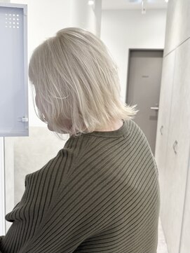 ルシティ(Le City) White 【ダブルカラー/ブリーチ/髪質改善】