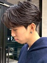 カルム(kalm)&nbsp;メンズセンターパートウルフセンターパートニュアンスパーマ襟足