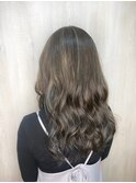 ゆる巻き×カーキベージュ