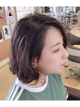 マニス(manis) ふんわりパーマハイライトカラーアースカラーミディアムボブ