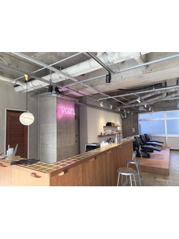 居心地が良くリラックスして頂ける空間。女性らしさの中に凛とした強さをもつ洗練されたサロン◆