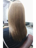 アトリエナガノ(atelier nagano)&nbsp;ニュアンスカラー/センターパート/ツヤ髪スタイル/ブルージュ