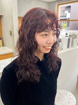 トゥコ(tuco)&nbsp;レイヤーパーマ　スパイラル　ワインレッド　ボルドーカラー