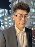 ツーブロック刈り上げツイストパーマ短髪アップバングメンズヘア