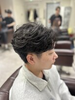 グラッジ 池袋(GLADGE)&nbsp;フェザーパーマ 毛流れ センターパートメンズカット