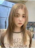 ミルクティーベージュ顔周りレイヤーカット韓国風ハイトーン30代