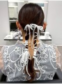 ヘアアレンジ 編みおろしツイン ポニーテル 結婚式 お呼ばれ