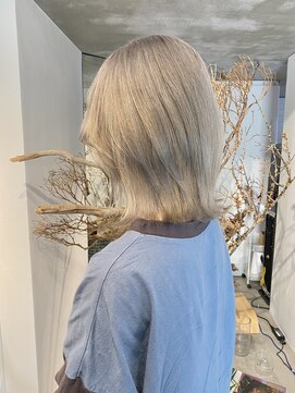 パークホワイト 代官山(PARK White) ボブウルフハッシュカットショートホワイトベージュ