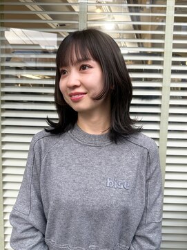 ロライマ 中目黒(roraima) 外ハネストレート/レイヤー/ミディアム/前髪ぱっつん