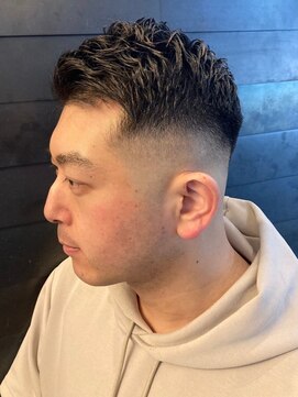 ディスイズバーバーフォース(THIS IS BARBER 4th) 刈り上げショート スキンフェード ナチュラルパーマ