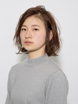 リム(LIM) ウェット仕上げ&ヌーディーウェーブのミディアムスタイル