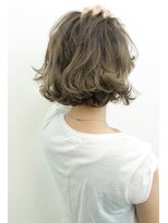 トルネード(TORNADO)&nbsp;外国人風ウェービーボブ ハイライトグラデ グレージュ　外ハネ