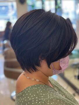 ミーティア バイ クアトロ(Meteor By QUATRO) くびれショートボブ