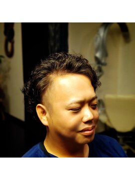 プーパヘアー メンズデザインファクトリー(pupa hair MEN'S DESIGN FACTORY) ツーブロカーリーヘア