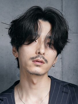 レタッチバイフィフス(RETOUCH by fifth) 自然な毛流れでラフにキマるセンターパート×ニュアンスパーマ