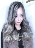 ホワイトグレージュバレイヤージュ×ブリーチ2回