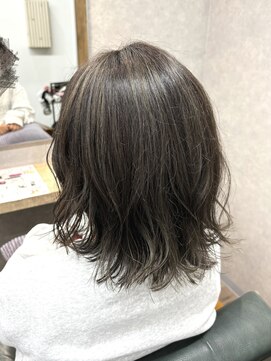 リベストバイジェービー 稲毛(li best. byjb) ホワイトグレージュ/チェリーブラウン/ミニウルフ[稲毛/稲毛駅]