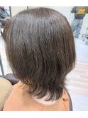 外ハネミディアムヘアー