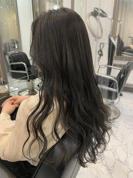 エスカーラ 表参道(THE ESCALA) ダークグレージュの透明感カラー【タビラマユミ】