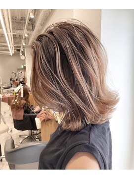 アヴァンス 京橋店(AVANCE) 筋感のあるバレイヤージュグラデーションミルクティ@京橋