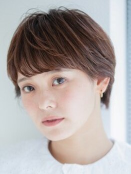 繰り返しても傷みにくいグレイカラーで、輝く艶のある美髪に。明るめの白髪染めも可能◎