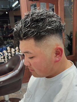 アミーゴ(AMIGO) 極道パーマ×スキンフェード×ホワイトメッシュ