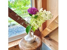 アトリエリント(atelier rinto)の雰囲気（季節のお花が楽しめる空間。）