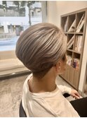 大人男子のアッシュベージュツーブロック