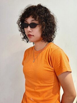 ヘアーアンドメイク ビス(HAIR&MAKE bis) ラフで自由なカーリースタイル　海外風ボブパーマ【kotomi】