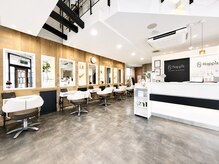 ハピス 英賀保店(Happis)の雰囲気（圧迫感のない吹き抜けたフロア。）