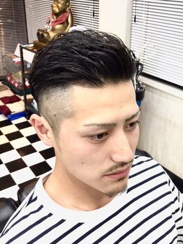 クラウン(CROWN)の写真/【予約無来店可能/朝8時より営業】シェービング可能な実力派barber。スーツで決まるブラックスタイルへ