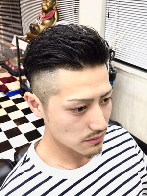 【予約無来店可能/朝8時より営業】シェービング可能な実力派barber。スーツで決まるブラックスタイルへ