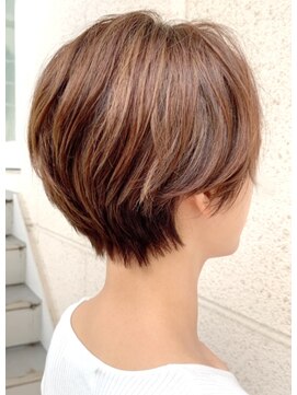 レウナ 外苑前(Reuna) 大人可愛いニュアンスショートボブ　３０代４０代人気