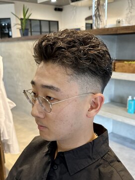 ダンク(DANK) スキンフェード/アップバング/スパイラルパーマ