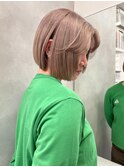 13586フェザーショートミルクティーベージュホワイトブロンド