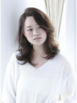 カミーノ 新越谷店(Camino) ナチュラルフェミニンなミディアムスタイル【ビフォア画像あり】