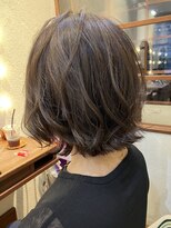 エルサフィロ キタハマ(el zafiro kitahama)&nbsp;20×30×40代×外ハネボブスタイル×ツヤ髪×グレージュカラー