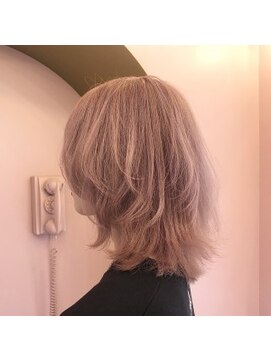 フィッシュ(fish) ウルフカット×明るめピンク