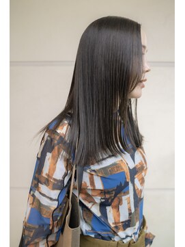 ニード(need) ミディアム暗髪ストレート