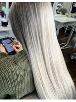 ジウ 上通り(JIU)&nbsp;大人可愛いハイトーン透け感カラー大人可愛いゆるふわロング