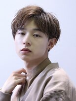 ナチュラルセンターパートブラウンヘアツーブロック刈り上げ