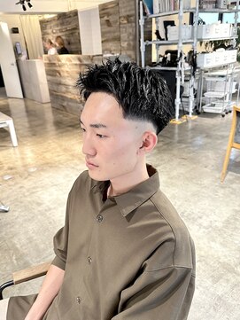 ザ オーダー(THE ORDER) クラシカルなバーバースタイルミドルスキンフェードメンズカット